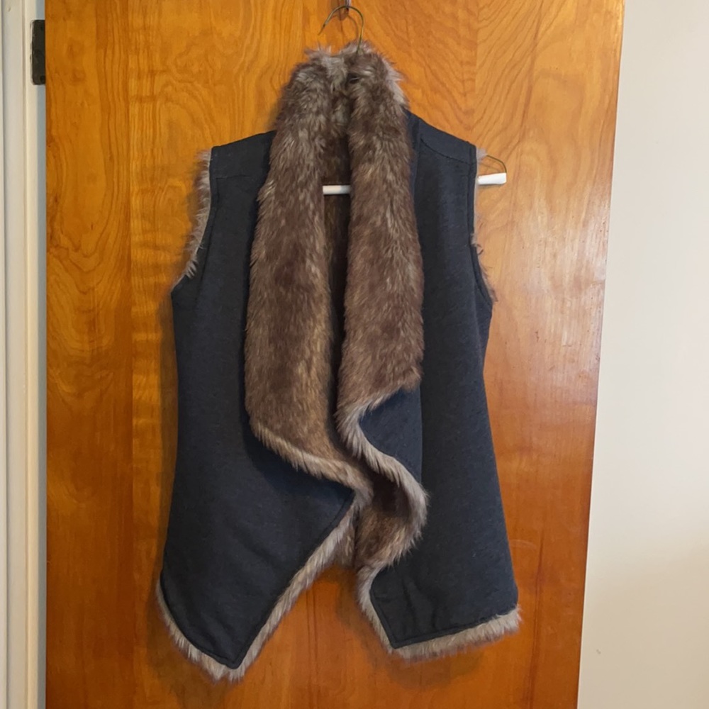 Mossimo Fur Vest 🤩 😍 - Picture 5 of 5